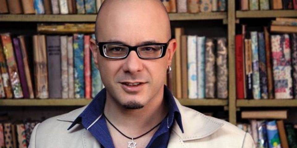 המבוכה ממנו והלאה