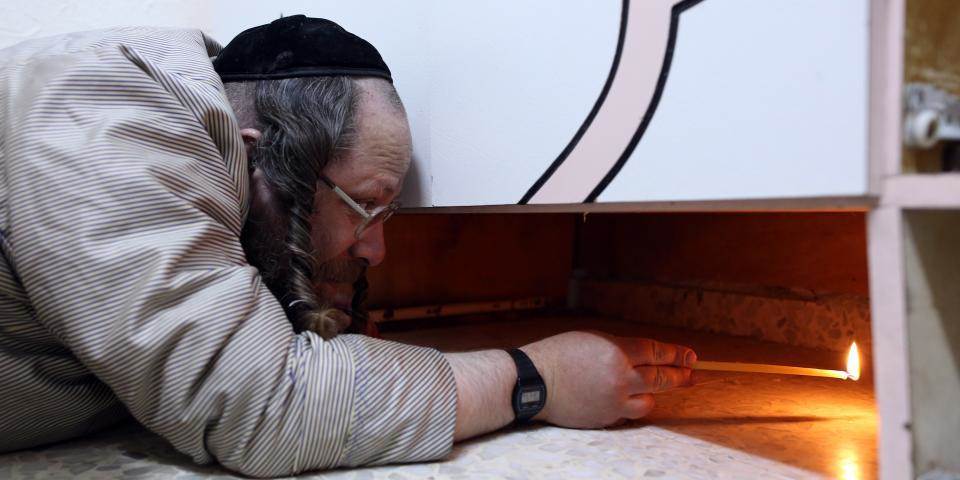 שעתם היפה של המחמירים: על שיגעון ההכנות לפסח בקרב הקהילות האדוקות