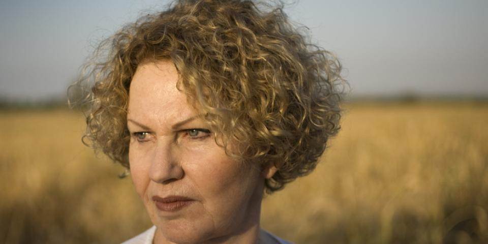 "היא חוט דק, הכתיבה, שנמשך מיום ליום": ראיון עם אגי משעול