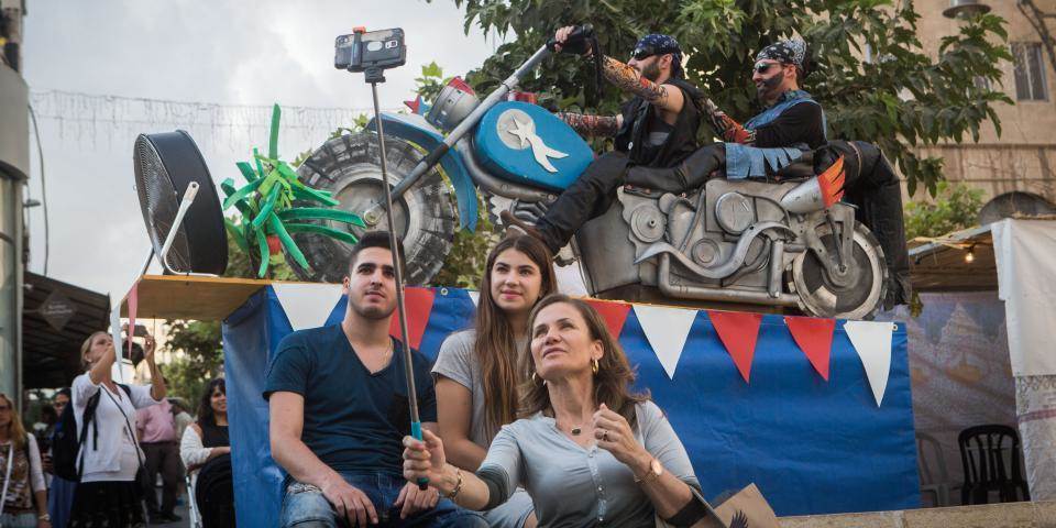 עוז ותמר אלמוג: "כולנו דור ה-y"