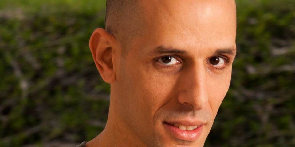 בית הזכוכית: ינץ לוי מגיש דין וחשבון על התמודדות משפחתו עם מות אחיו