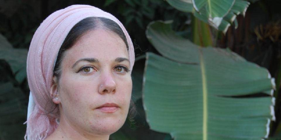 בכל שלה: כל מפגש עם העולם היא דרך למות