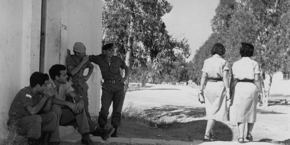 בין האדרה להטרדה: איך מיוצגות חיילות בתצלומי צה"ל הרשמיים