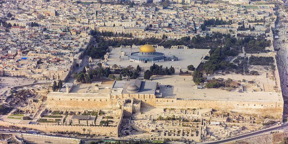 על דעת המקום ועל דעת הקהל: הפוליטיקה של הקדושה