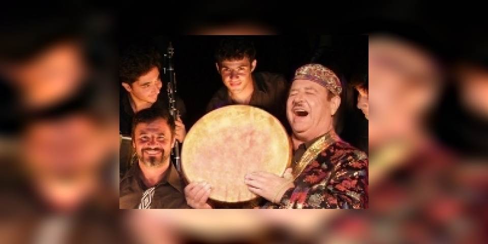 משפחת אלייב מבצעת את השיר בבוכרה היפה