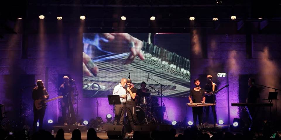 חנן בן ארי מארח את אבא הרצל בן ארי לפיוט אל מסתתר